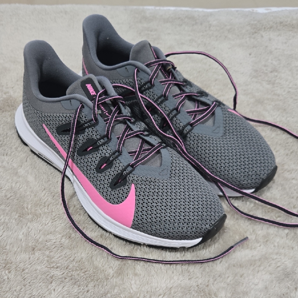 Nike Women's Athletic Shoes in Gray and Pink
